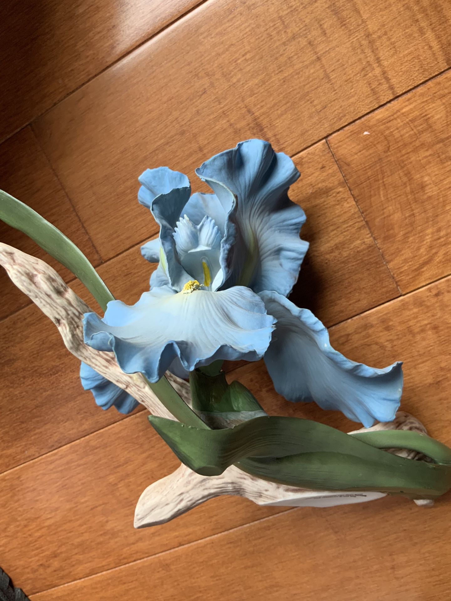 FRANKLIN MINT "THE BLUE SAPPHIRE IRIS" BY RONALD VAN RUYCKEVELT - 1983