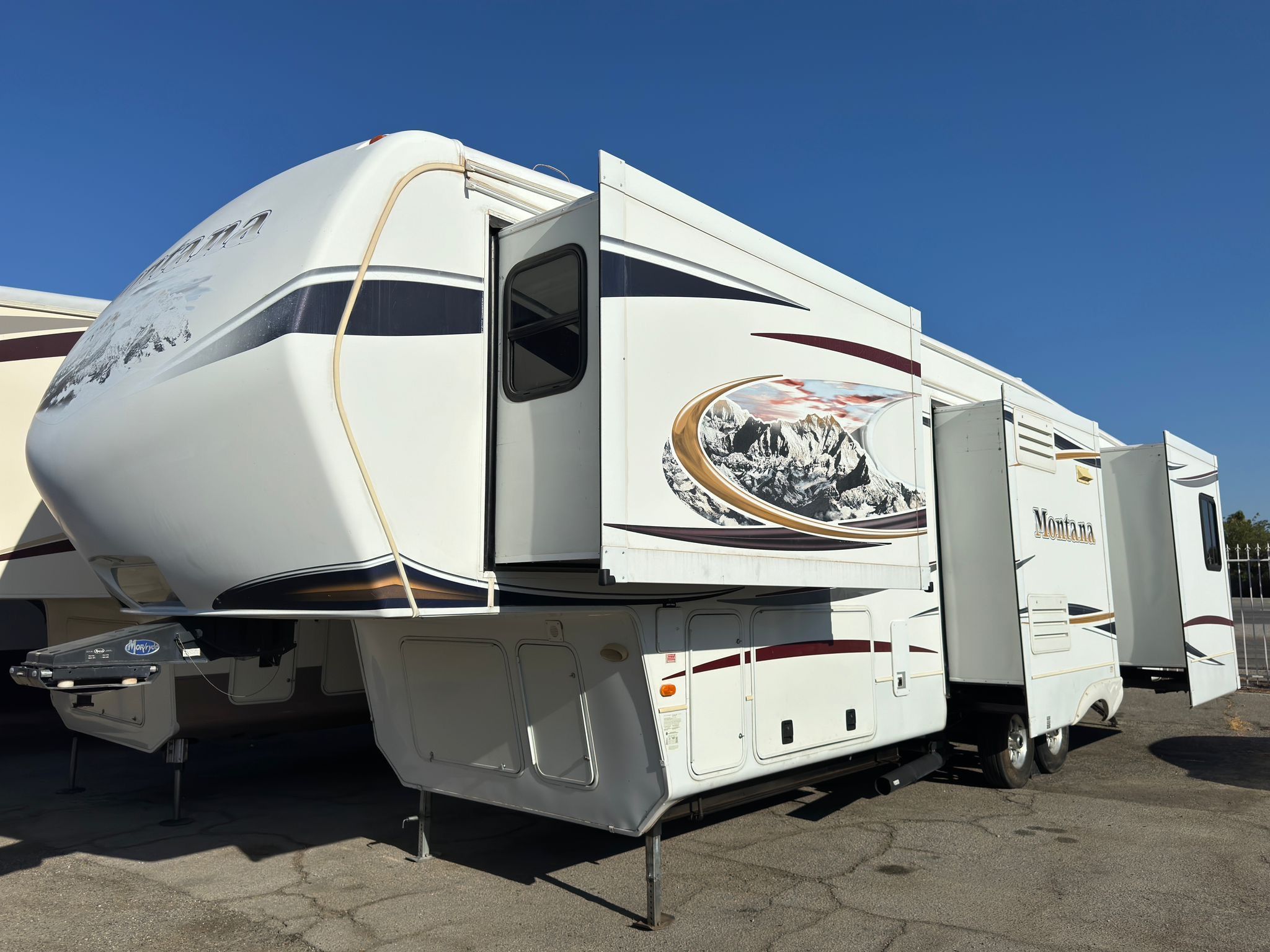 2011 Keystone Montana Travel Trailer/ Rv/ Fifth Wheel 