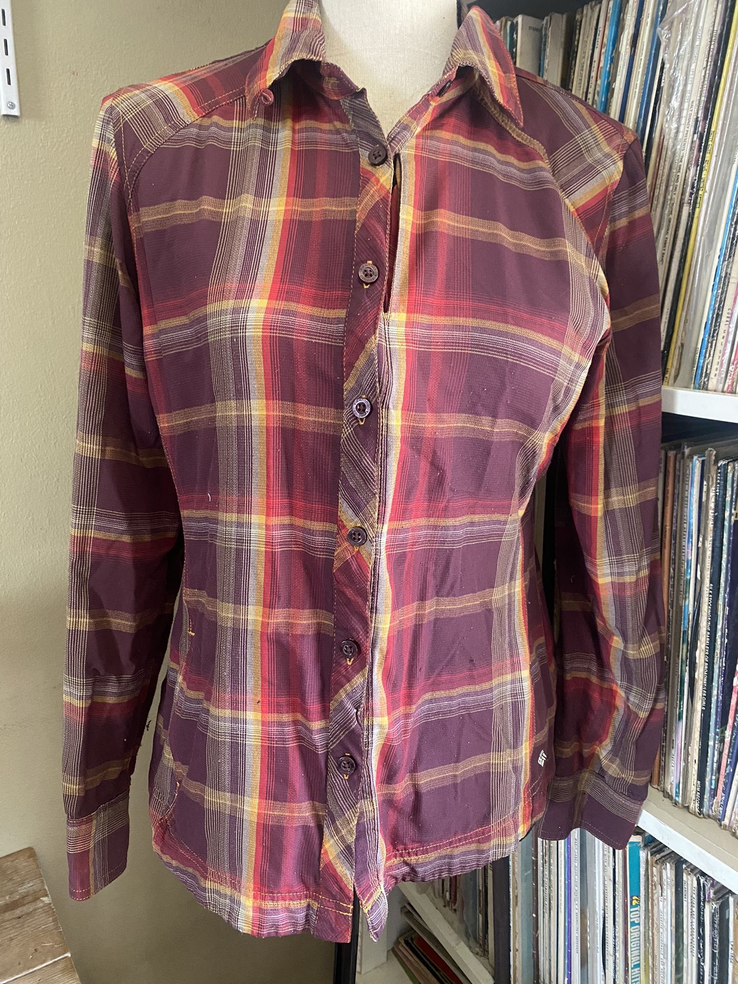 Columbia Women's M Red Burgundy Roll Tab Sleeve Button Up Plaid Shirt Vented