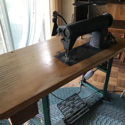 Singer Sewing Machine 