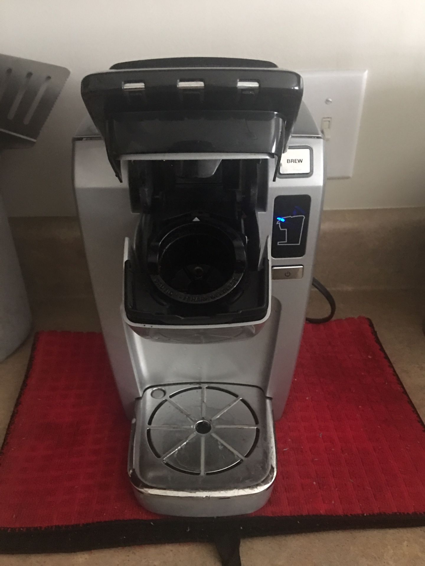 Used Keurig K-cup coffee maker. Works well.