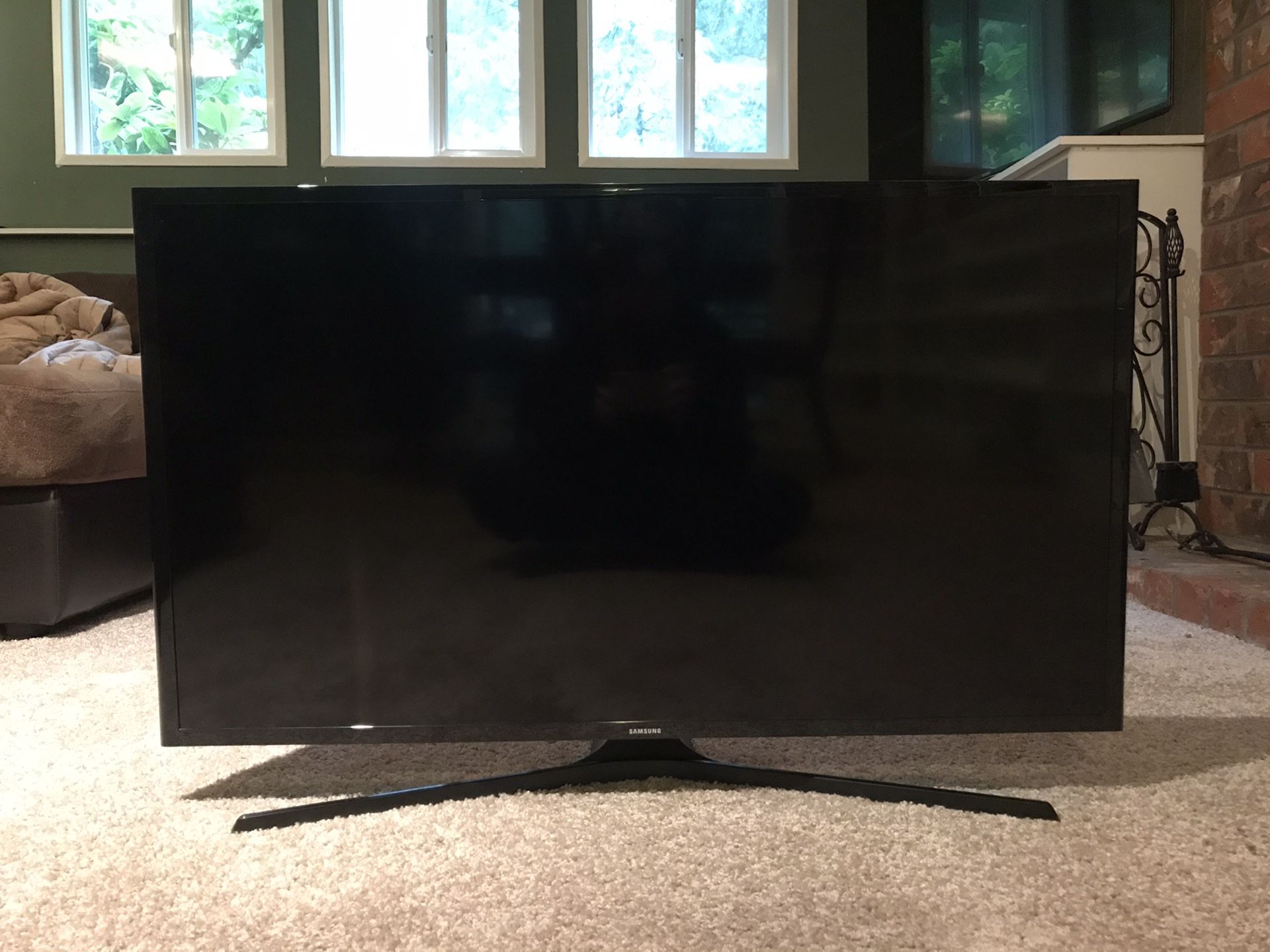 2016 Samsung 40 inch LED Smart TV