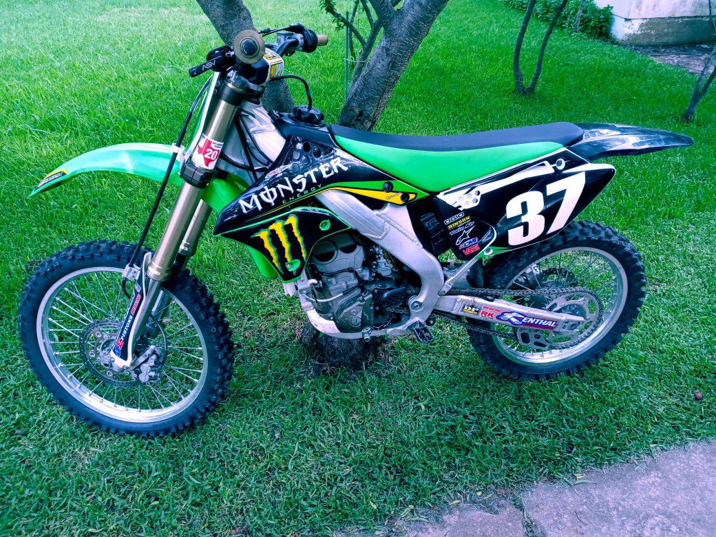 Photo I Have A 0809 KX250F 4 Stroke, Monster Graphics, Runs Great. Tires Good Not Perfect, Not good For Beginners Kinda On The Fast Side. Asking 5k