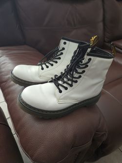 DR. MARTENS size 4