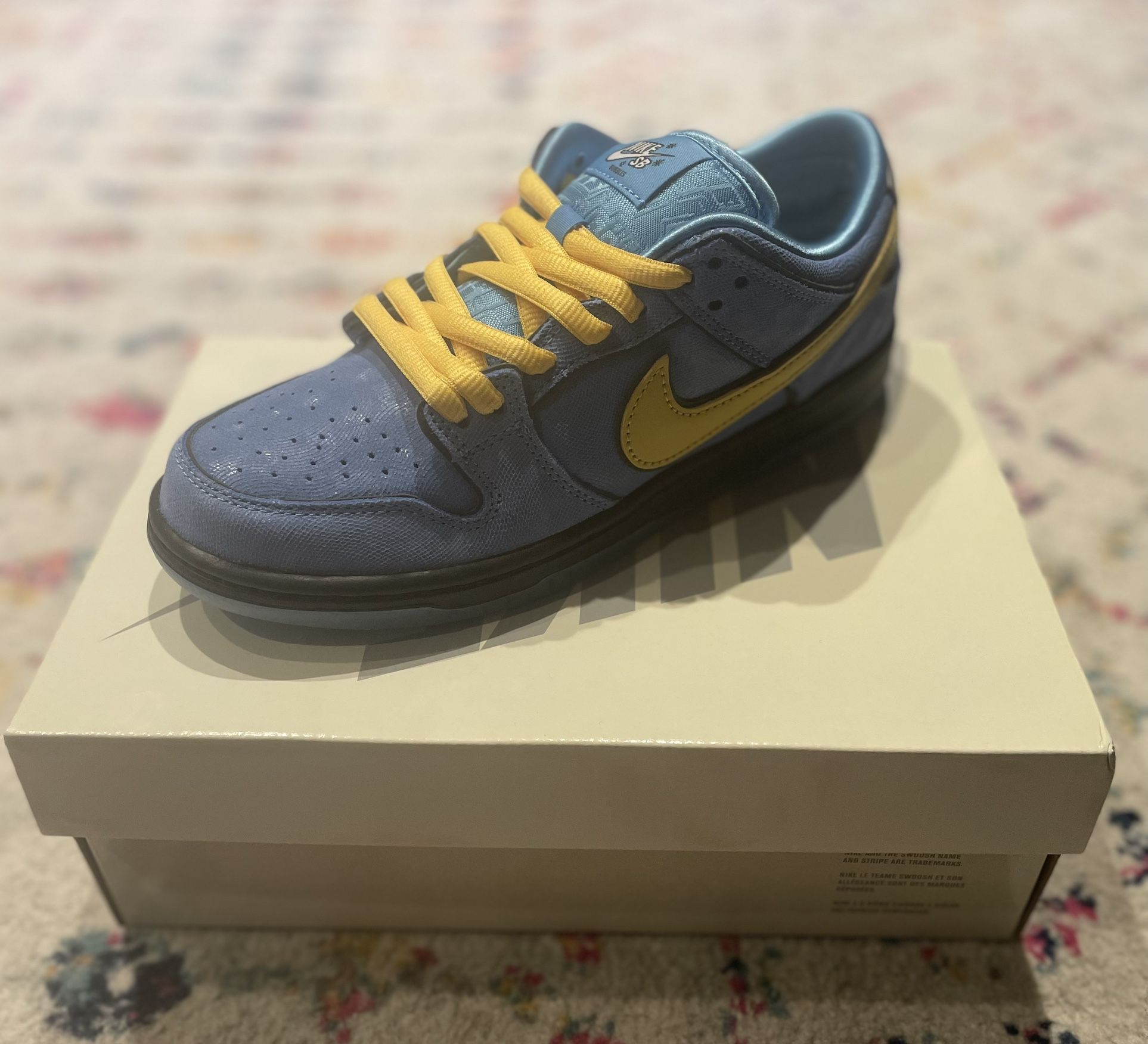 NIKE SB DUNK LOW PRO QS x POWERPUFF GIRLS (BUBBLES) SZ 6.5M / 8W *IN HAND*