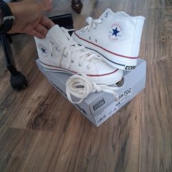 Converse Mid Size 5 Mens / 7 Womens