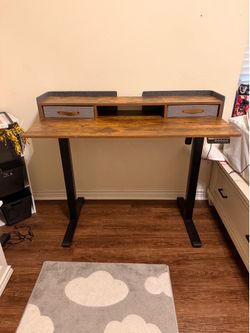 Adjustable office desk