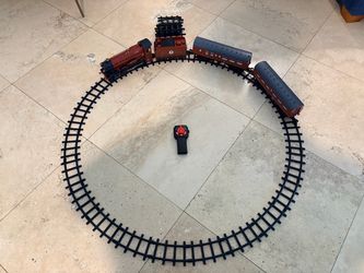 Harry Potter Hogwarts Express Train Set - Works Great!