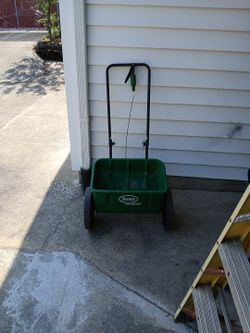 Scotts AccuGreen 2000 Turf Builder