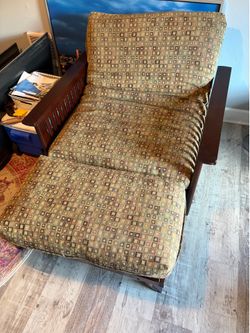 Chair / futon / bed