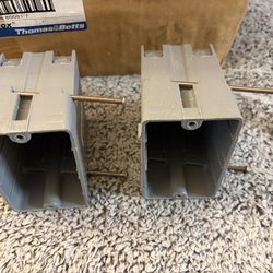 Single-gang plastic switch boxes nail-on