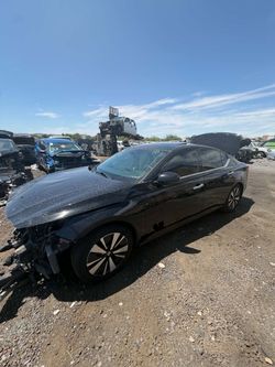 2019 Nissan Altima SV 2.5l  for parts