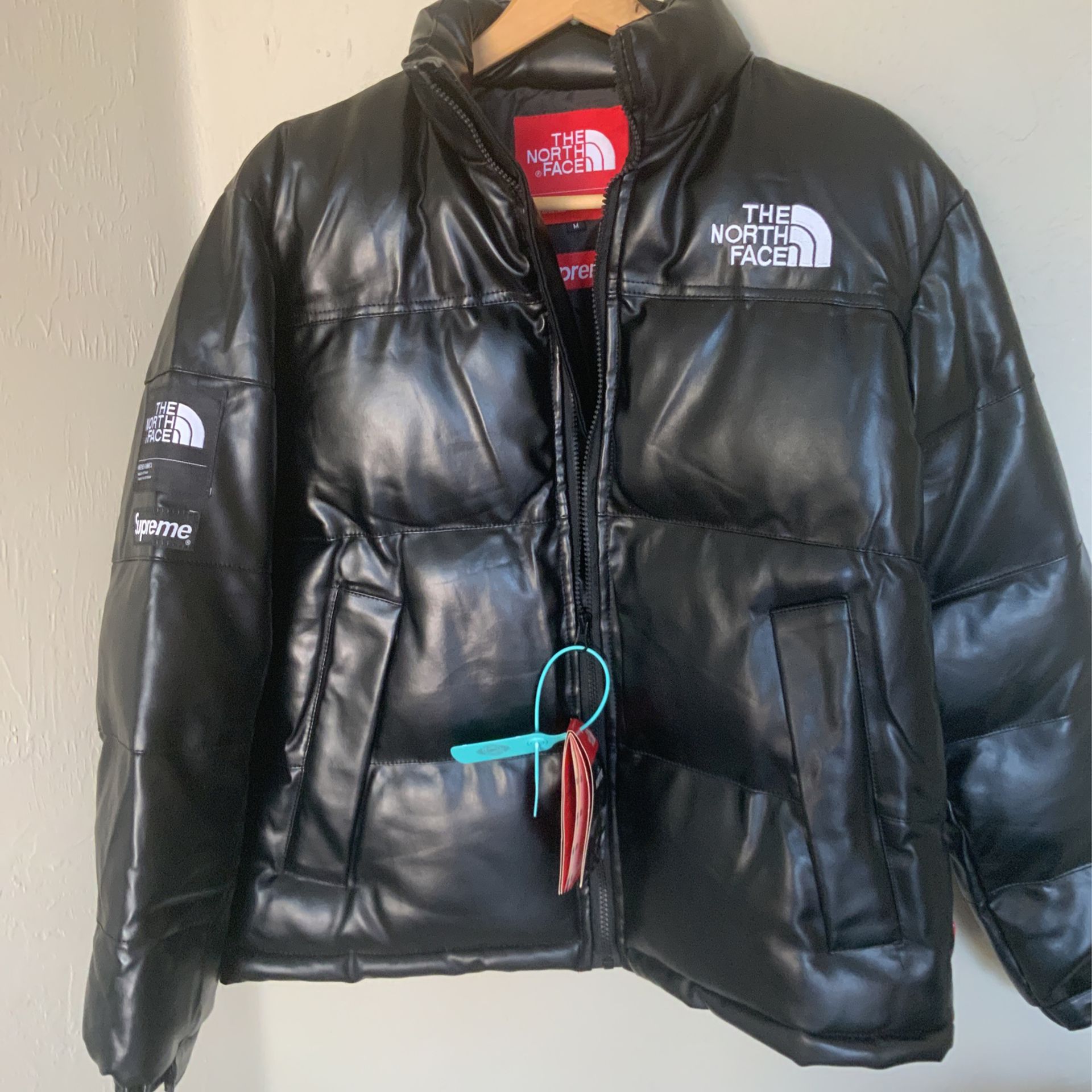 Mens Medium North Puffer Jacket New Tags Sale in Fort FL - OfferUp