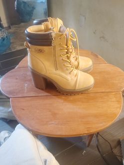 Women's high heel boots