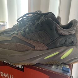 Adidas Yeezy 700 Mauve 