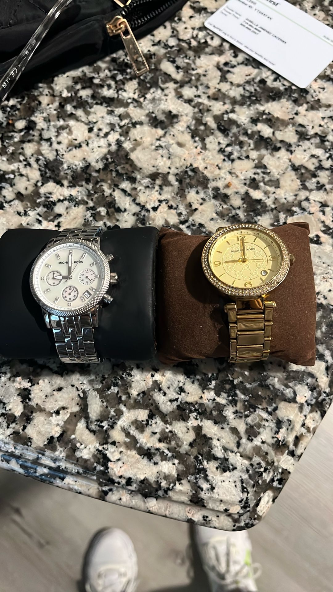 Michael kors Ladies Watches. Both not Working assuming they need Batteries.