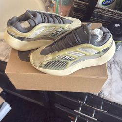 Yeezy 700 