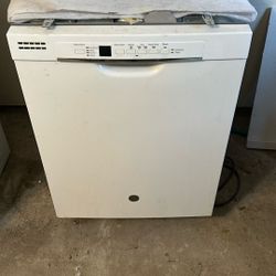 White Electric Ge Dishwasher 