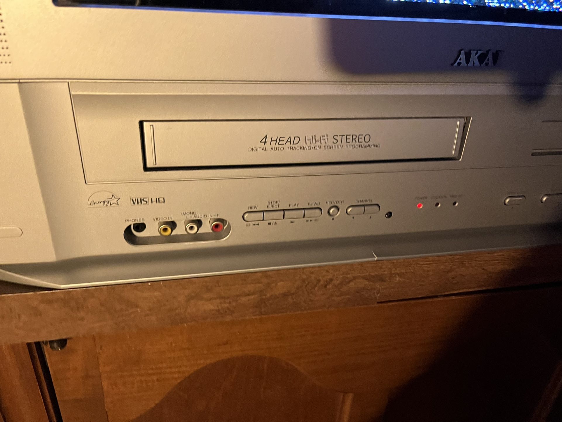 Akai 22" CRT TV VCR DVD Combo Retro Gaming Rare Flat Screen Remote for Sale in Miami, FL OfferUp