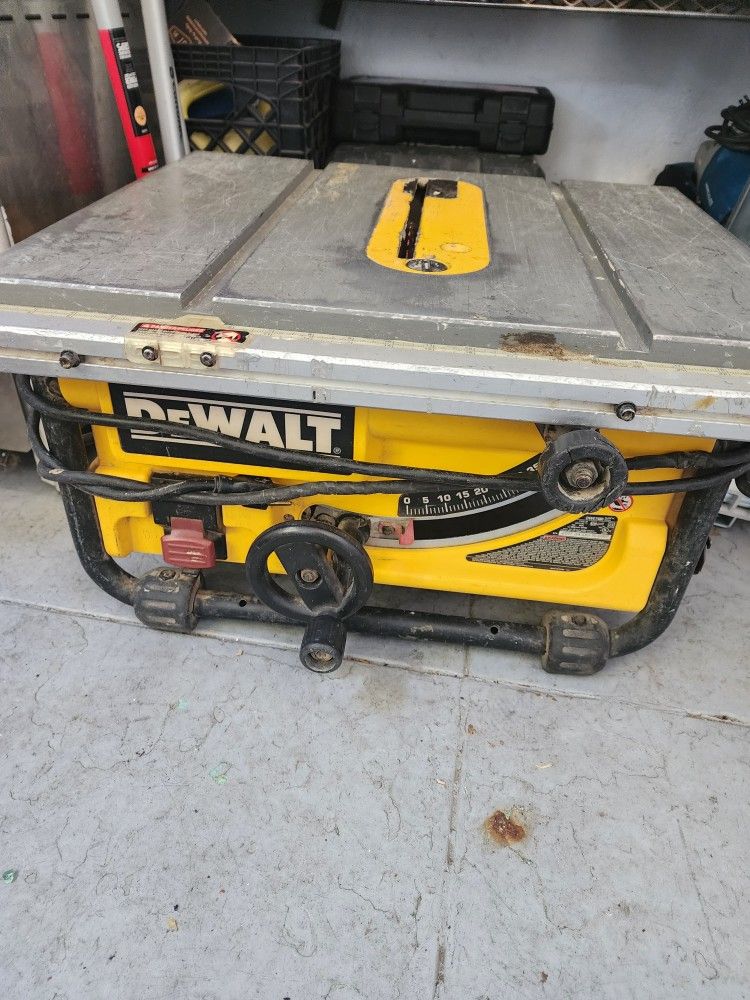 TABLE SAW 