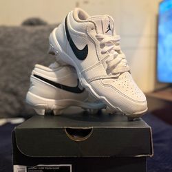 Football cleats