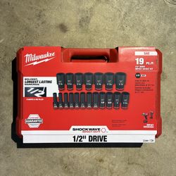 Milwaukee SHOCKWAVE 1/2 in. Drive SAE 6 Point Impact Socket Set (19-Piece) 