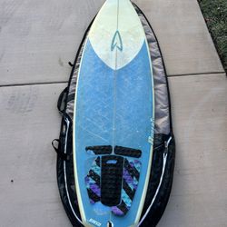 Roberts White Diamond 2 Surf Board