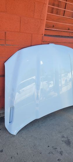 26 dodge Ram 1500 hood