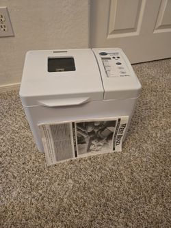 West Bend Automatic Bread And Dough Maker