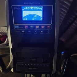 FREEMOTION 500 REAR DRIVE ELLIPTICAL
