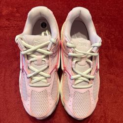 Women’s Nike V5 RNR Pink size 7