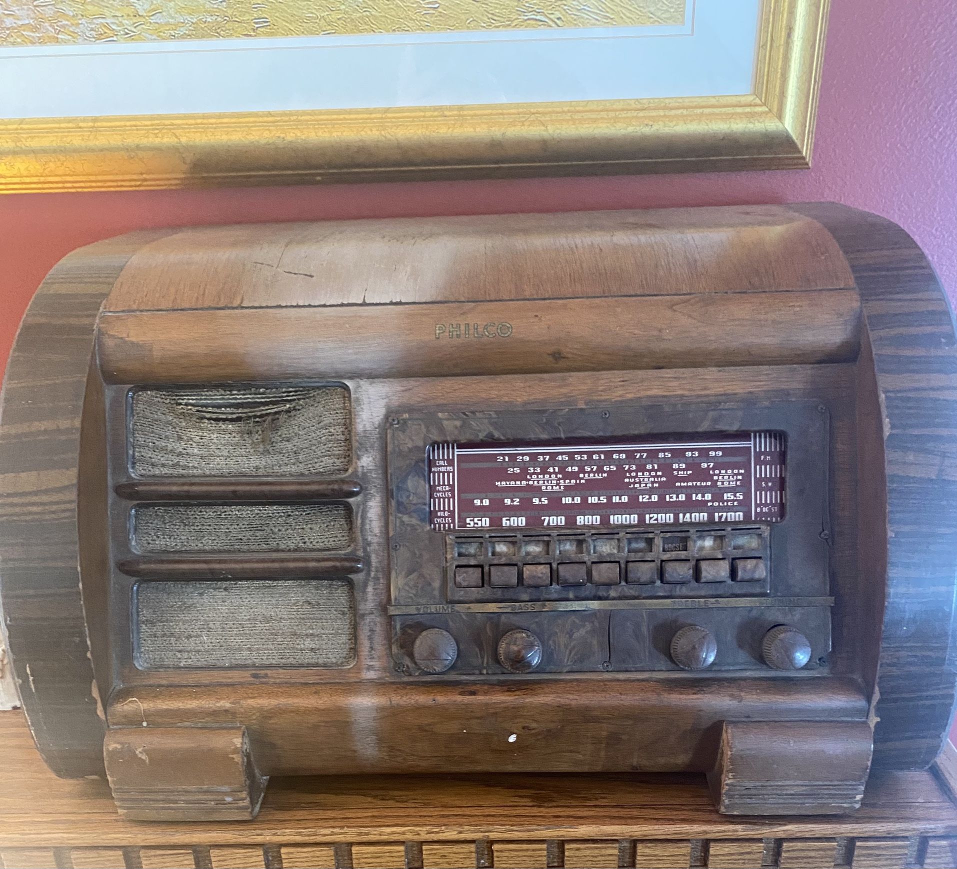 Antique World War 2 Philco Radio