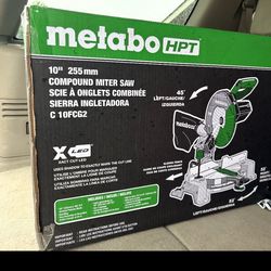 Compound miter saw