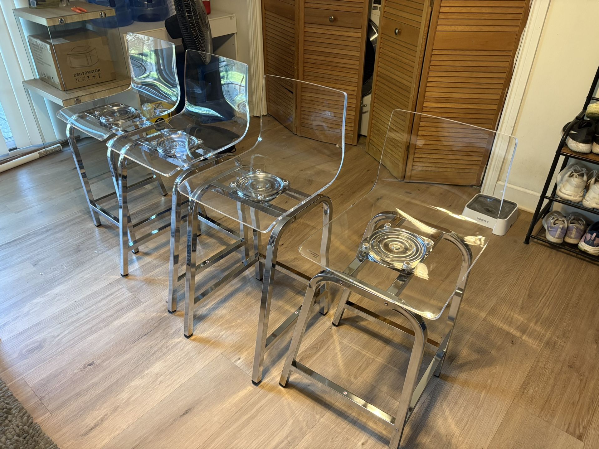 4 x Acrylic swiveling bar stools / chrome