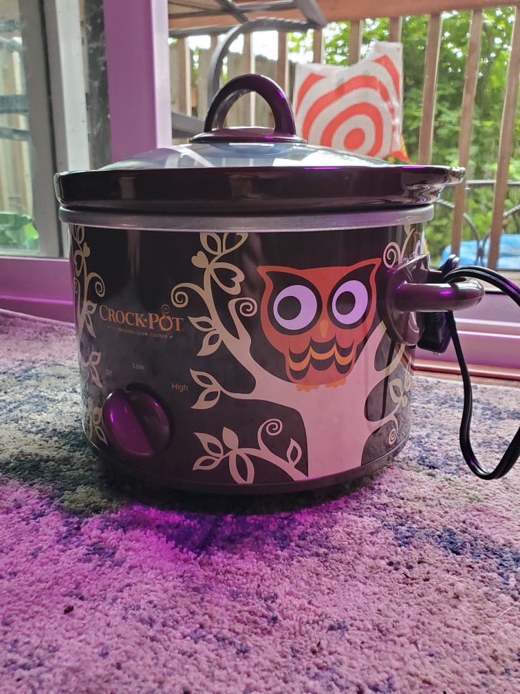 Cute Black And White Crockpot for Sale in Portland, OR - OfferUp