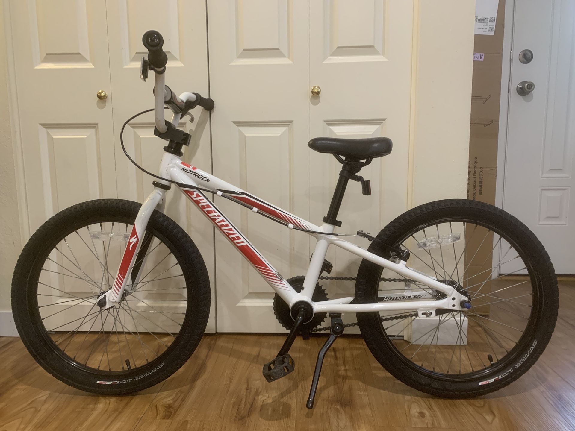 Specialized Hotrock 20” kids. Good condition. No issues. Ready to ride.