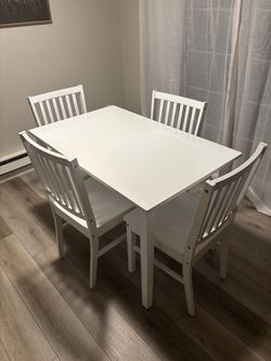 White dining Table with 4 chairs