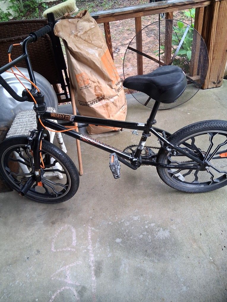 Mongoose Mode270 BMX BIKE