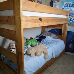 Solid wood bunk beds