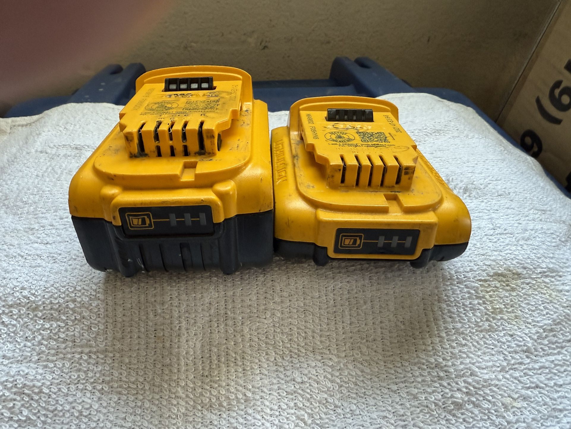 Lithium Batteries De Walt Set & M12 Milwaukee Battery 