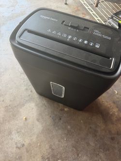 Amazon Basics Paper Shredder
