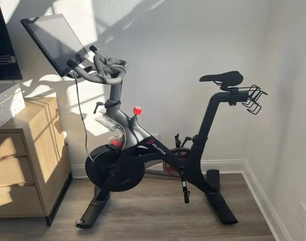 Like New Peloton Gen V5