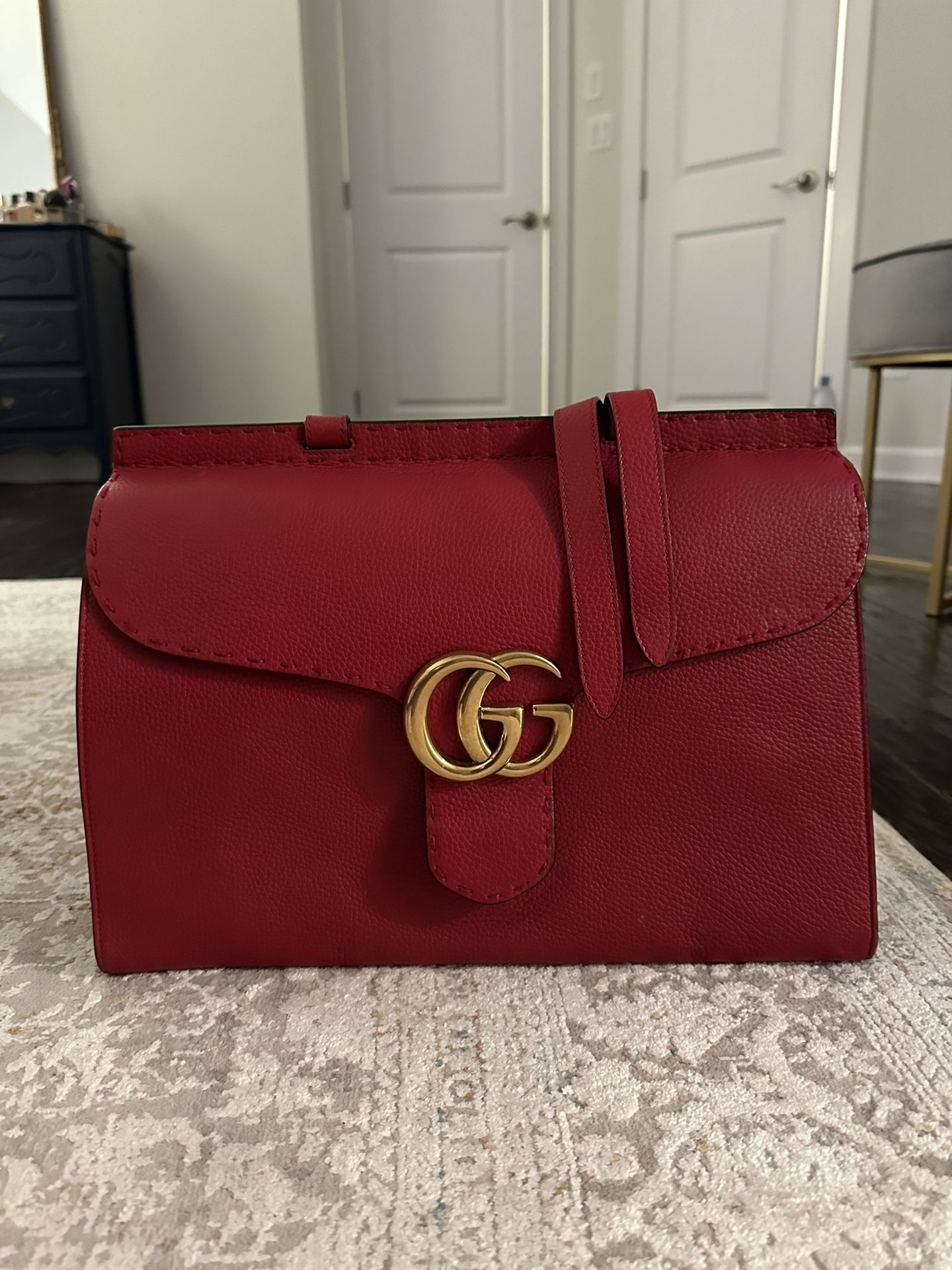Used Authentic Gucci GG Marmont Top Handle Leather Satchel/ Shoulder Bag.