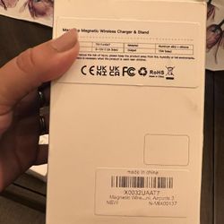 Mag leap Magnetic Wireless Charger And Stand