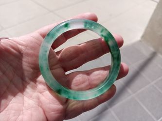 Beautiful Myanmar Green Jade Jadeite Floating Flower Bangle. 58-60 mm