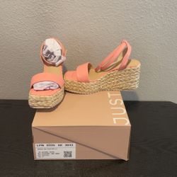 NIB! JustFab Gaia peach bud wedges size 5.5