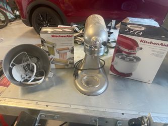 Kitchen aid mixer w attachments