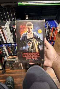  STRANGER THINGS SEASON 1 BLU RAY DVD TARGET EXCLUSIVE VHS PACKING + POSTER