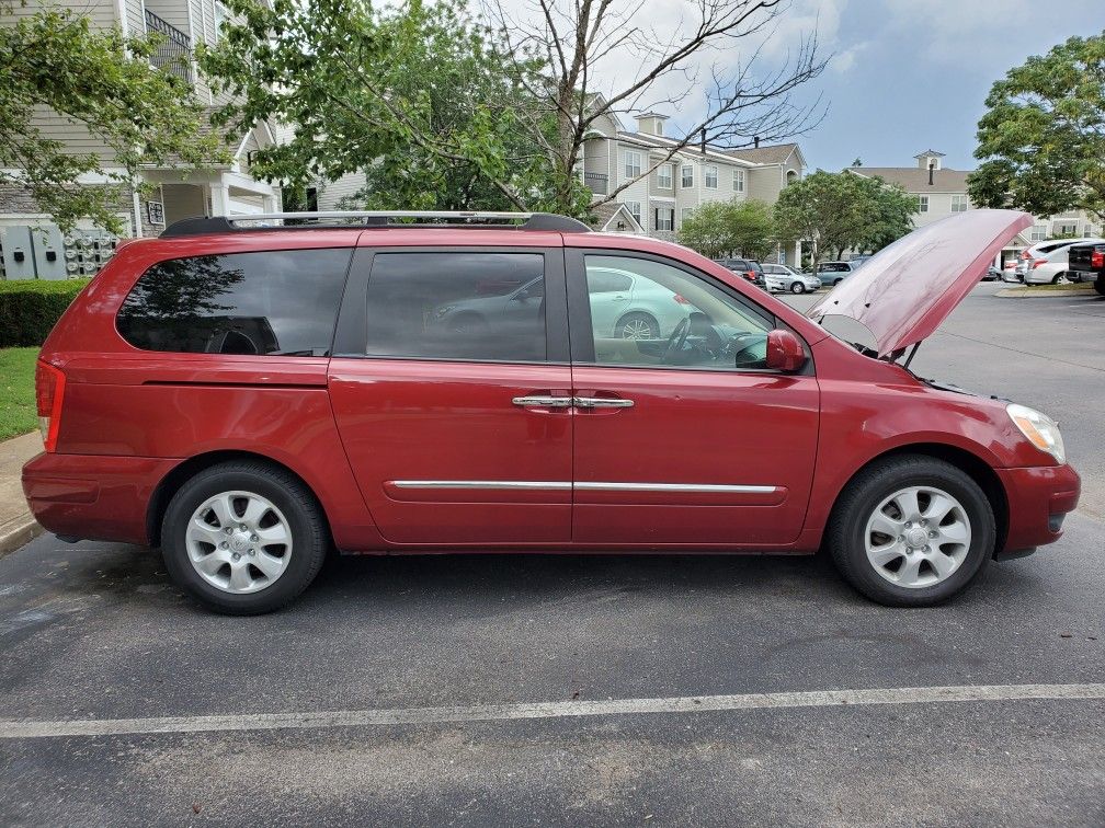 Hyundai Entourage Mini Van 2007