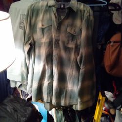 XL vans men's.
Long sleeve plaid shirt